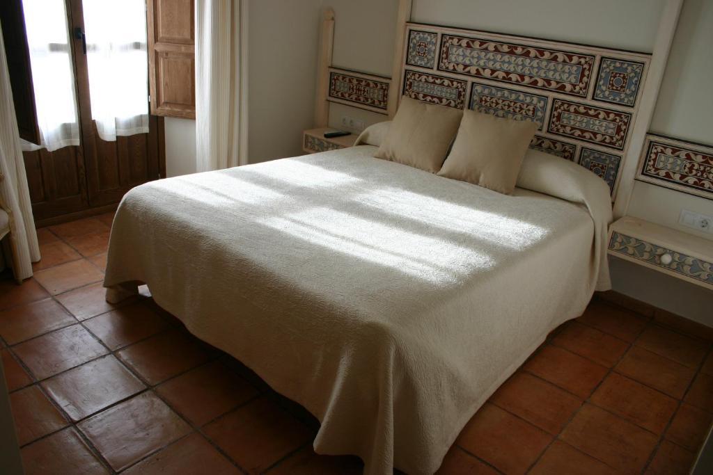 Hostal Santa Maria De Ubeda Buitenkant foto