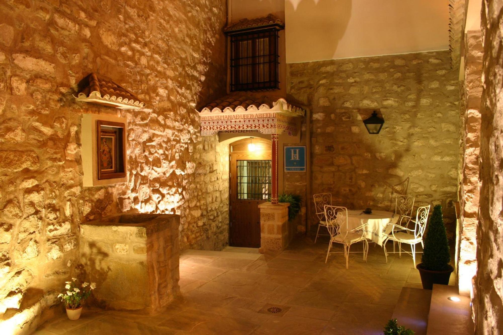 Hostal Santa Maria De Ubeda Buitenkant foto